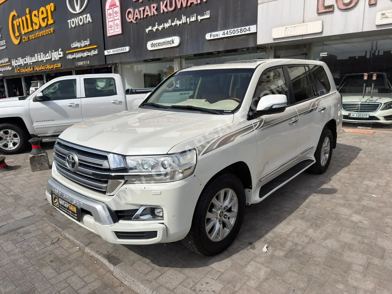 Toyota Land Cruiser GXR 2016 Automatic 265,000 Km 8 Cylinder Four Wheel Drive (4WD) SUV White