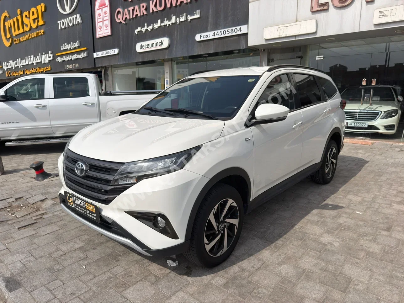 تويوتا راش 2023 اوتوماتيك 60,000 كم 4 سلندر سحب امامي اس يو في أبيض تحت الضمان