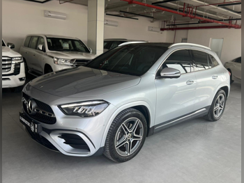 مرسيدس - بنز  جي ال ايه  200  2025  اوتوماتيك  2,000 كم  6 سلندر  دفع رباعي  اس يو في  فضي  تحت الضمان