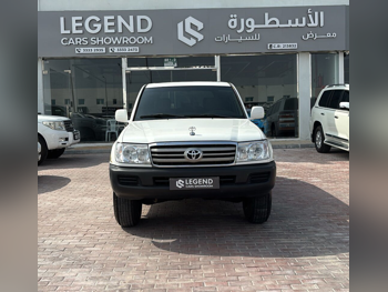 تويوتا  لاند كروزر  جي اكس ار  2005  اوتوماتيك  21,000 كم  6 سلندر  دفع رباعي  اس يو في  أبيض