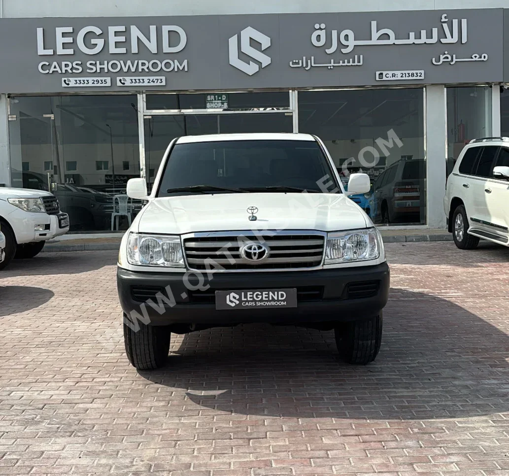 تويوتا لاند كروزر جي اكس ار 2005 اوتوماتيك 21,000 كم 6 سلندر دفع رباعي اس يو في أبيض