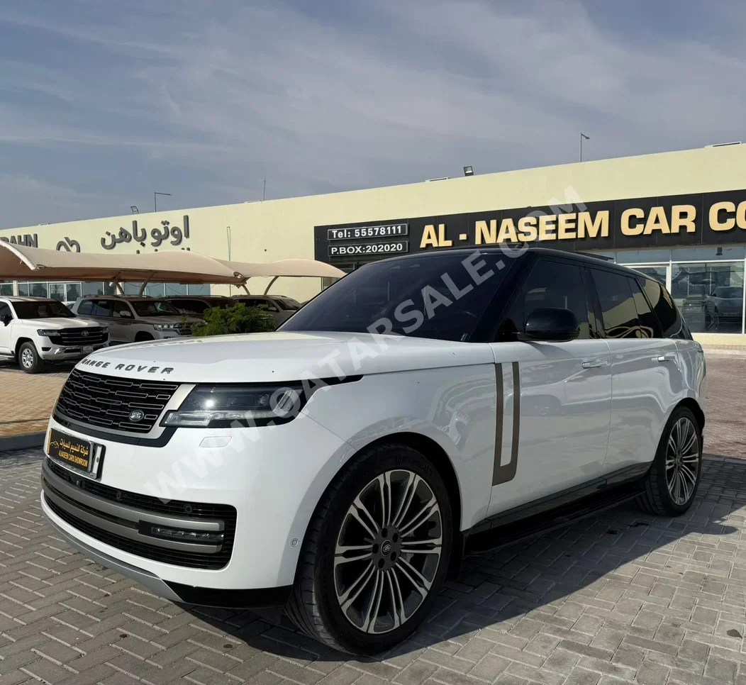 لاند روفر رنج روفر اتش اس اي 2023 اوتوماتيك 49,000 كم 6 سلندر دفع رباعي اس يو في أبيض تحت الضمان