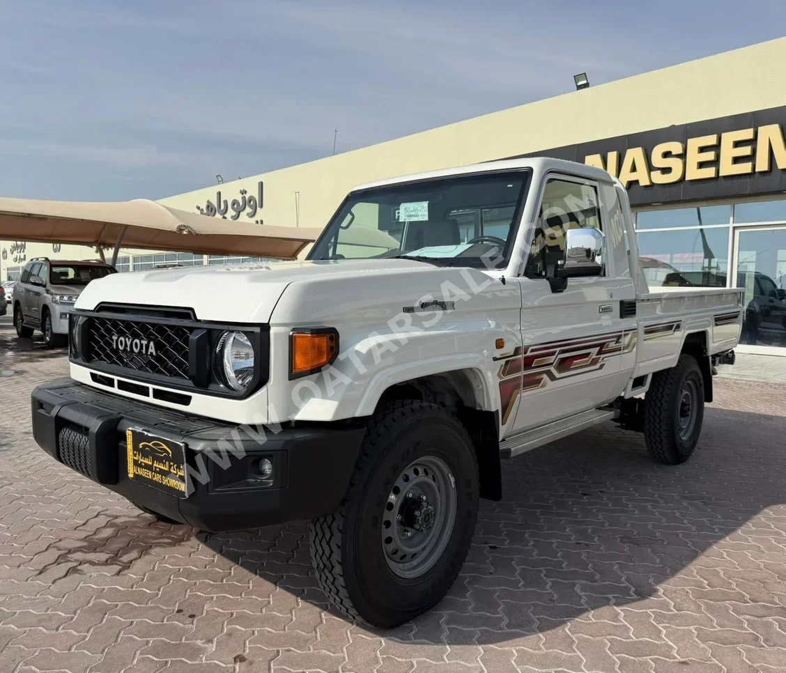 تويوتا لاند كروزر ال اكس 2025 عادي 0 كم 6 سلندر دفع رباعي بيكب أبيض تحت الضمان