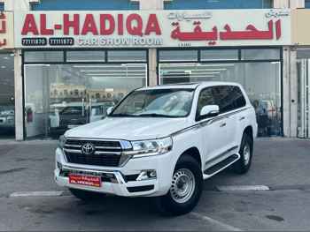 تويوتا  لاند كروزر  جي اكس ار  2014  اوتوماتيك  272,000 كم  8 سلندر  دفع رباعي  اس يو في  أبيض