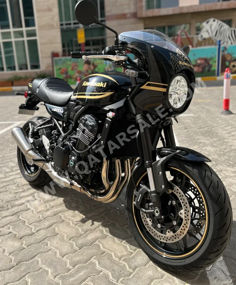 كاوازاكي زد - 2023 - اللون اسود