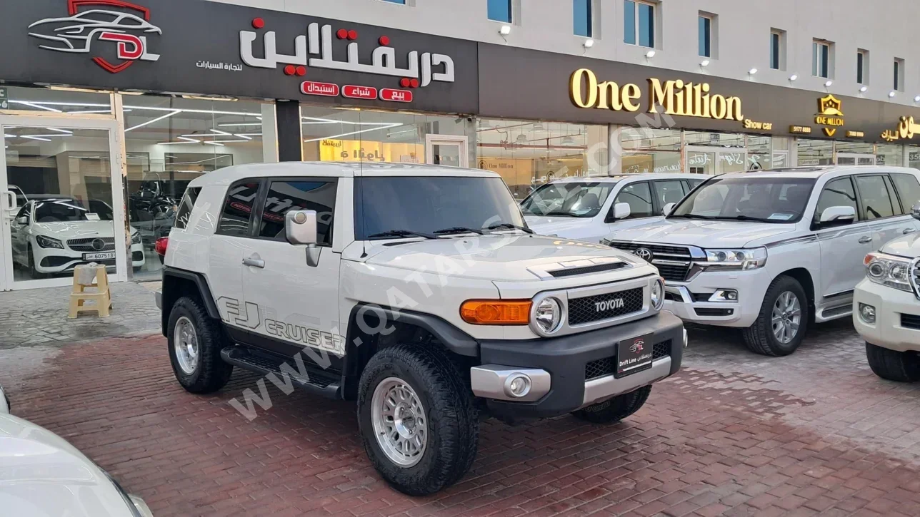 تويوتا إف جي كروزر فاينل ادشن 2022 اوتوماتيك 98,000 كم 6 سلندر دفع كلي مستمر بيكب أبيض تحت الضمان