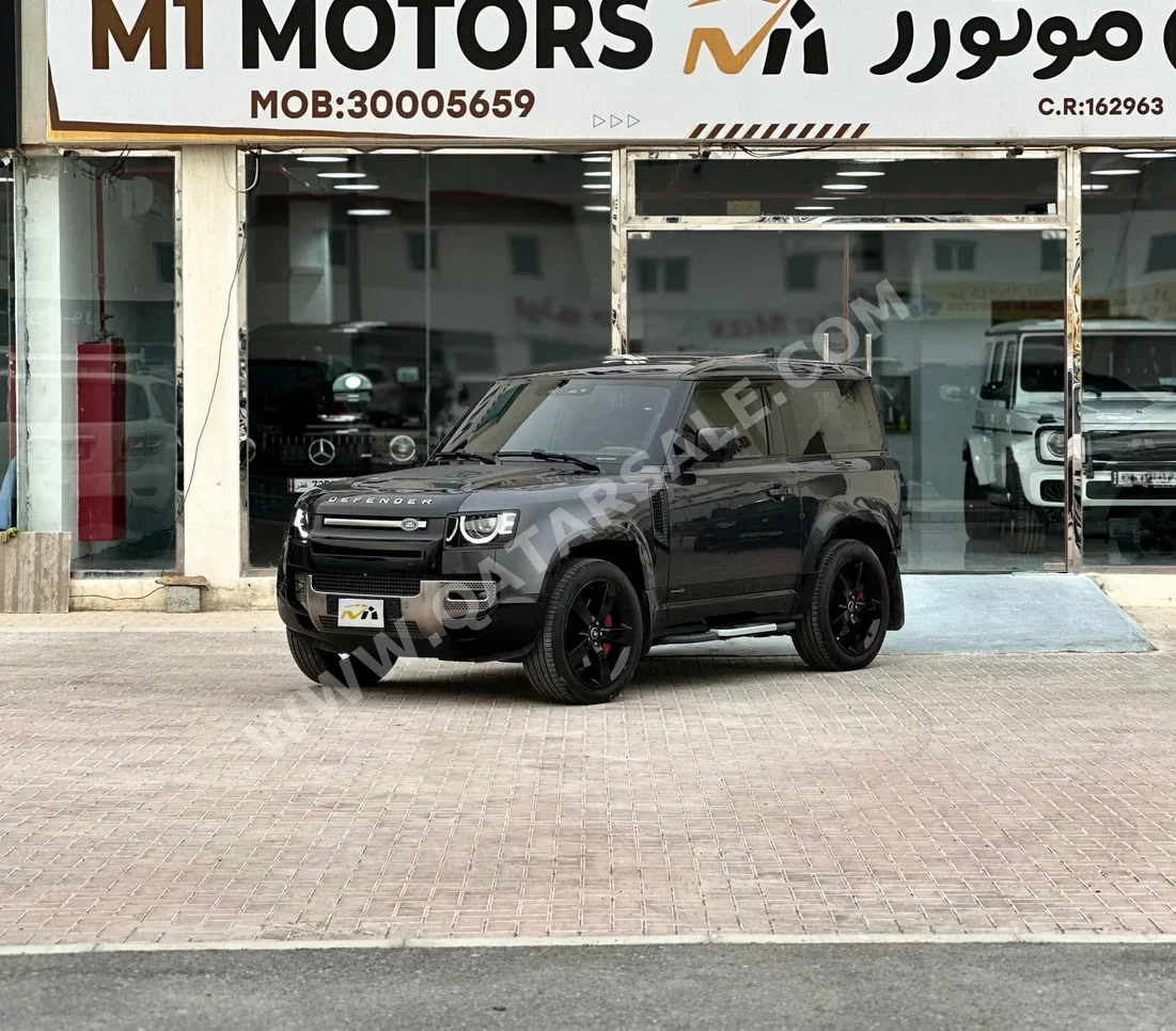 لاند روفر ديفيندر 90 اكس 2021 اوتوماتيك 107,000 كم 6 سلندر دفع رباعي اس يو في أسود