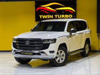 Toyota  Land Cruiser  GXR  2022  Automatic  133,000 Km  6 Cylinder  Four Wheel Drive (4WD)  SUV  White