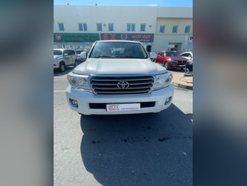 تويوتا  لاند كروزر  جي اكس ار  2013  اوتوماتيك  399,000 كم  8 سلندر  دفع رباعي  اس يو في  أبيض