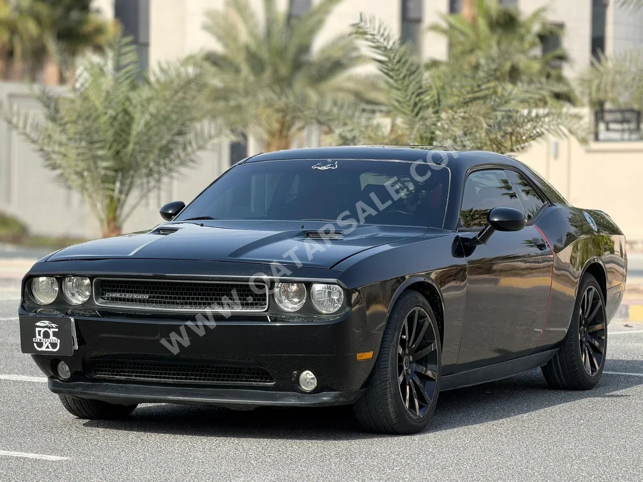 دودج تشالنجر 2012 اوتوماتيك 180,000 كم 6 سلندر دفع خلفي كوبيه \ سبورت أسود