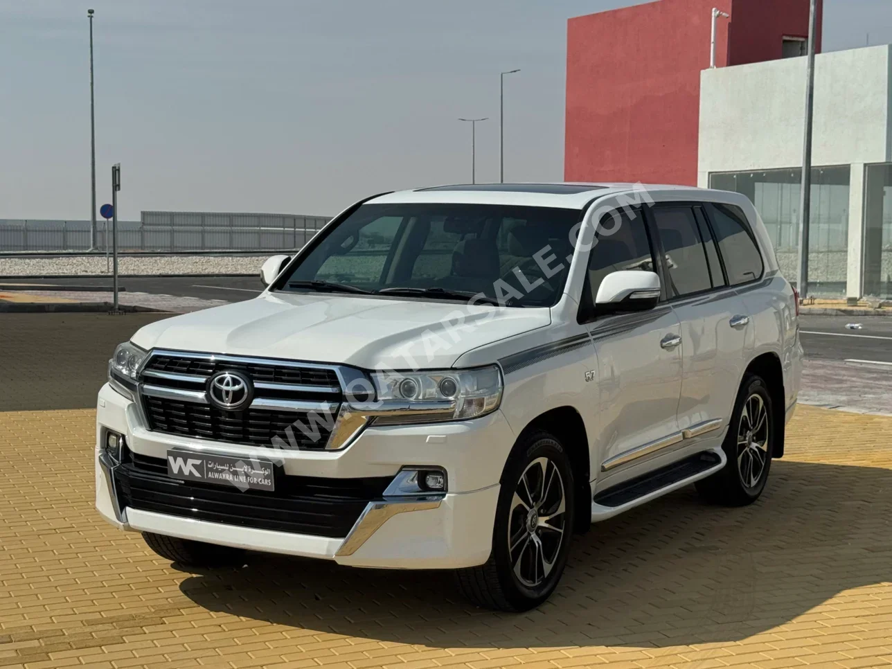 تويوتا  لاند كروزر  في اكس ار  2011  اوتوماتيك  379,000 كم  8 سلندر  دفع رباعي  اس يو في  أبيض