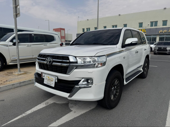 Toyota  Land Cruiser  VXR  2017  Automatic  166,000 Km  8 Cylinder  Four Wheel Drive (4WD)  SUV  White