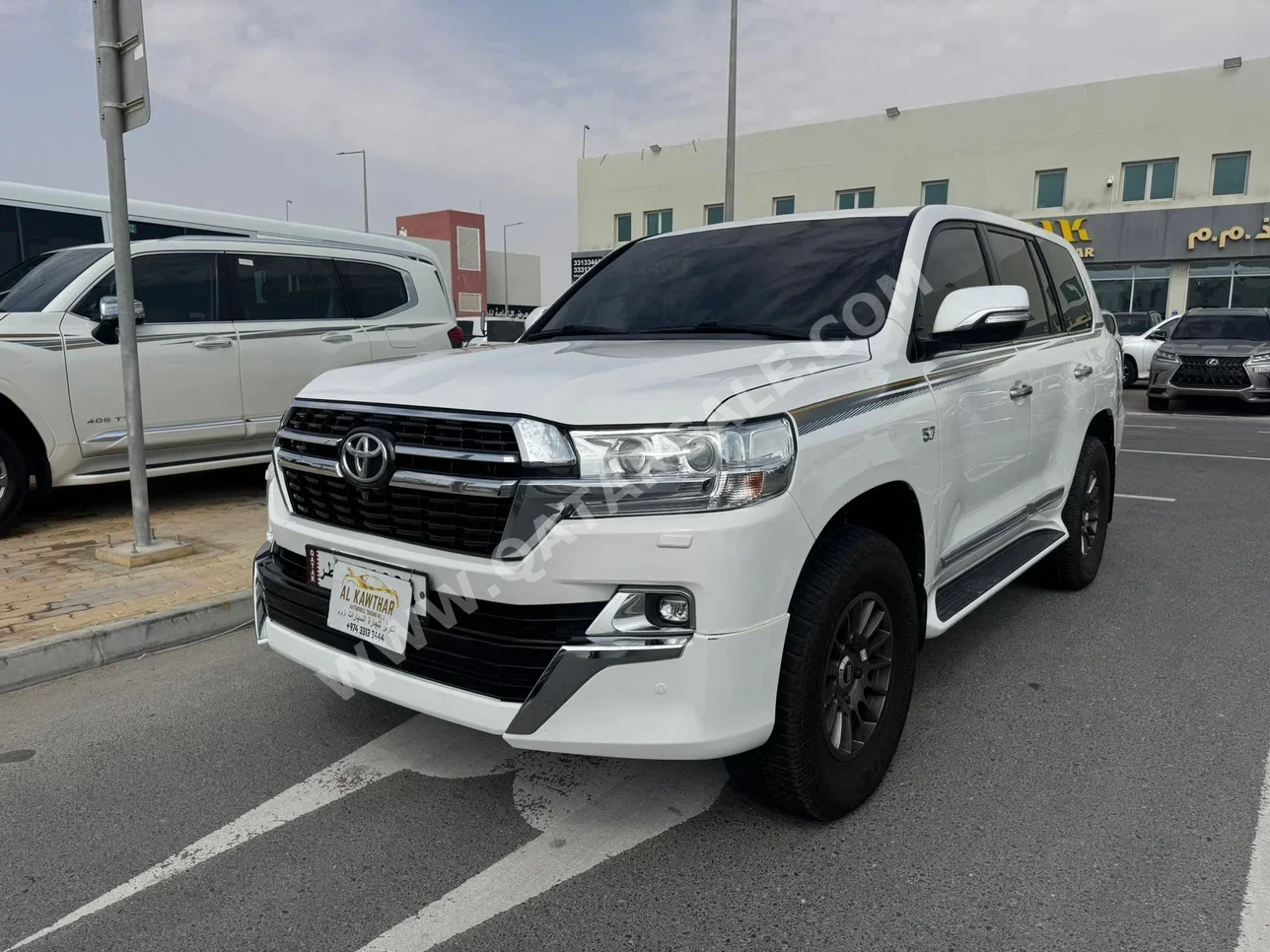 Toyota  Land Cruiser  VXR  2017  Automatic  166,000 Km  8 Cylinder  Four Wheel Drive (4WD)  SUV  White