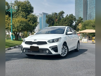 كيا  سيراتو  2021  اوتوماتيك  35,000 كم  4 سلندر  سحب امامي  سيدان  أبيض