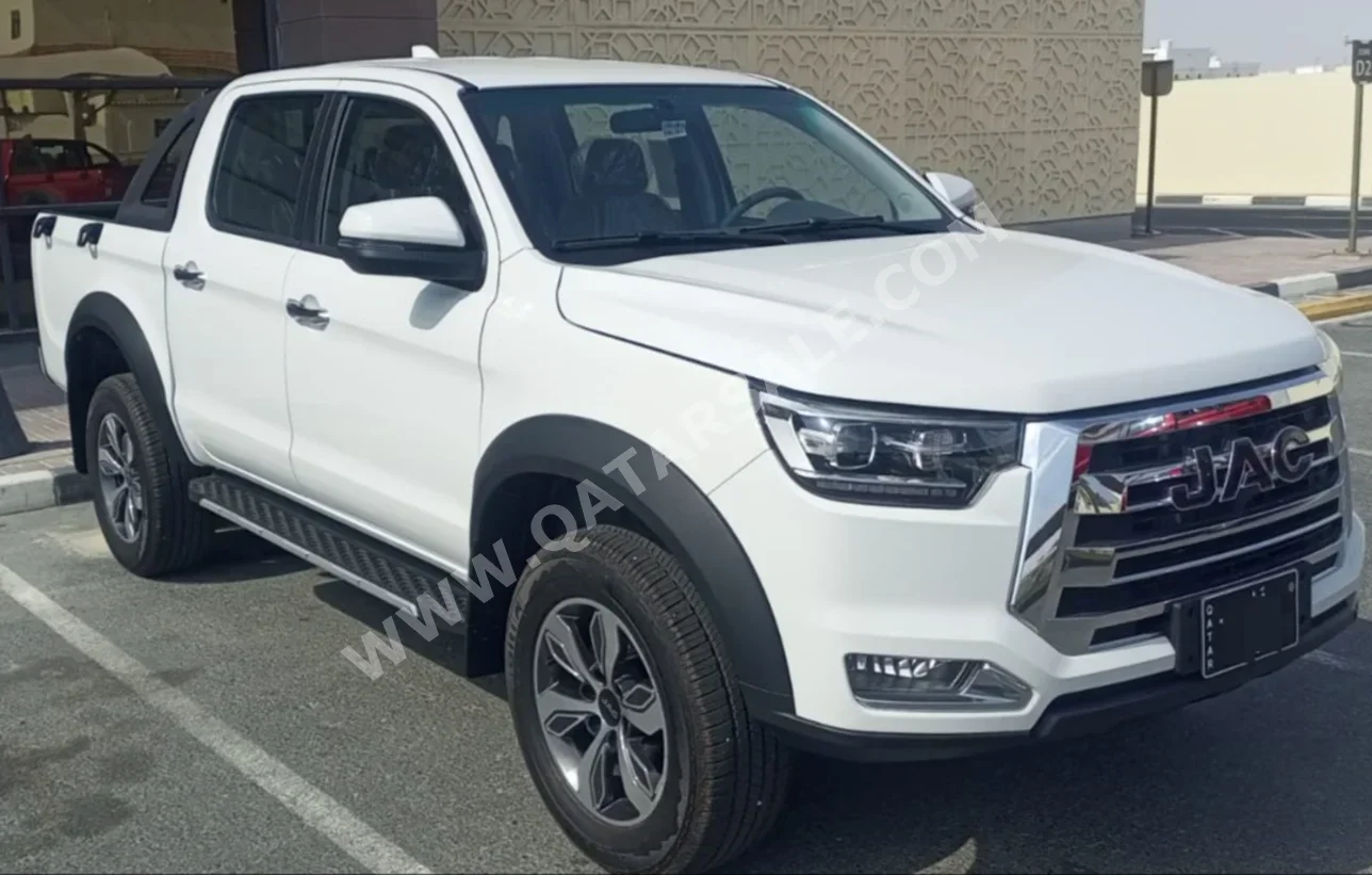 JAC Motors  T8  2026  Manual  0 Km  4 Cylinder  Rear Wheel Drive (RWD)  Pick Up  White  With Warranty