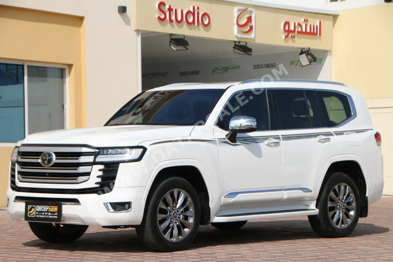 Toyota  Land Cruiser  VXR Twin Turbo  2023  Automatic  62,000 Km  6 Cylinder  Four Wheel Drive (4WD)  SUV  White  With Warranty