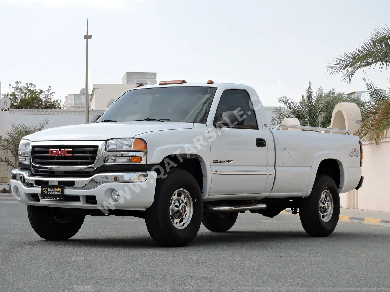 GMC  Sierra  2500 HD  2003  Automatic  60,000 Km  8 Cylinder  Four Wheel Drive (4WD)  Pick Up  White