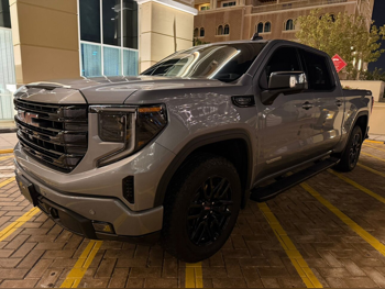 جي ام سي  سييرا  اليفيشن  2024  اوتوماتيك  14,000 كم  8 سلندر  دفع رباعي  بيكب  رمادي  تحت الضمان