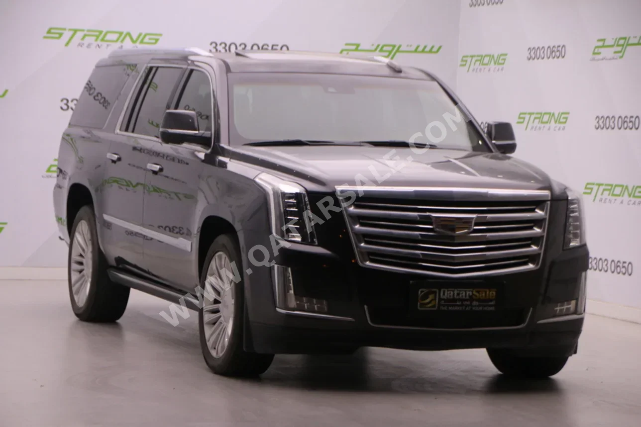 كاديلاك  اسكيليد  بلاتينيوم  2016  اوتوماتيك  210,000 كم  8 سلندر  دفع رباعي  اس يو في  بني