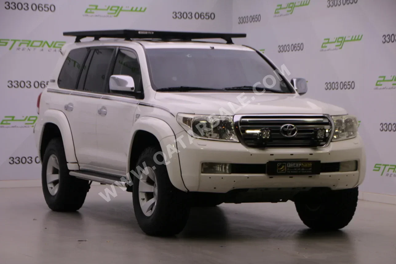 تويوتا  لاند كروزر  في اكس ار  2011  اوتوماتيك  177,000 كم  8 سلندر  دفع رباعي  اس يو في  أبيض