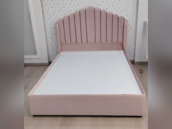 الأسّرة - لايف ستايل  - كوين  - زهري  - متضمنة المرتبة