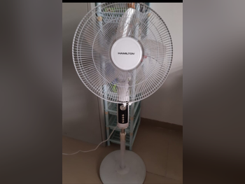 مراوح متنقلة اللون الرمادي  توصيل بالحائط  كبيرة