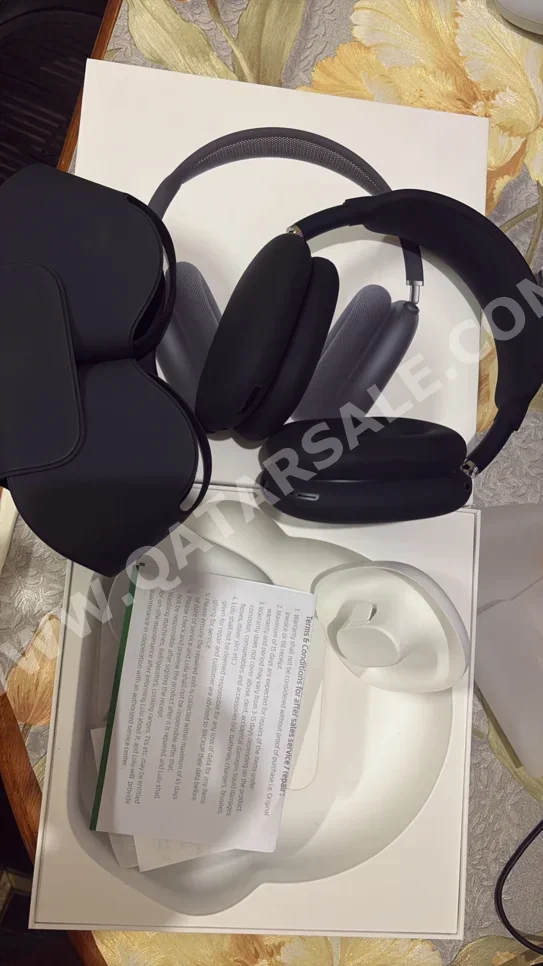 سماعات الأذن والرأس - ايربودز  ابل  Airpods Max 2026  - أسود  ايربودز