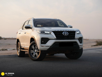 Toyota  Fortuner  2021  Automatic  88,700 Km  6 Cylinder  Four Wheel Drive (4WD)  SUV  White  With Warranty