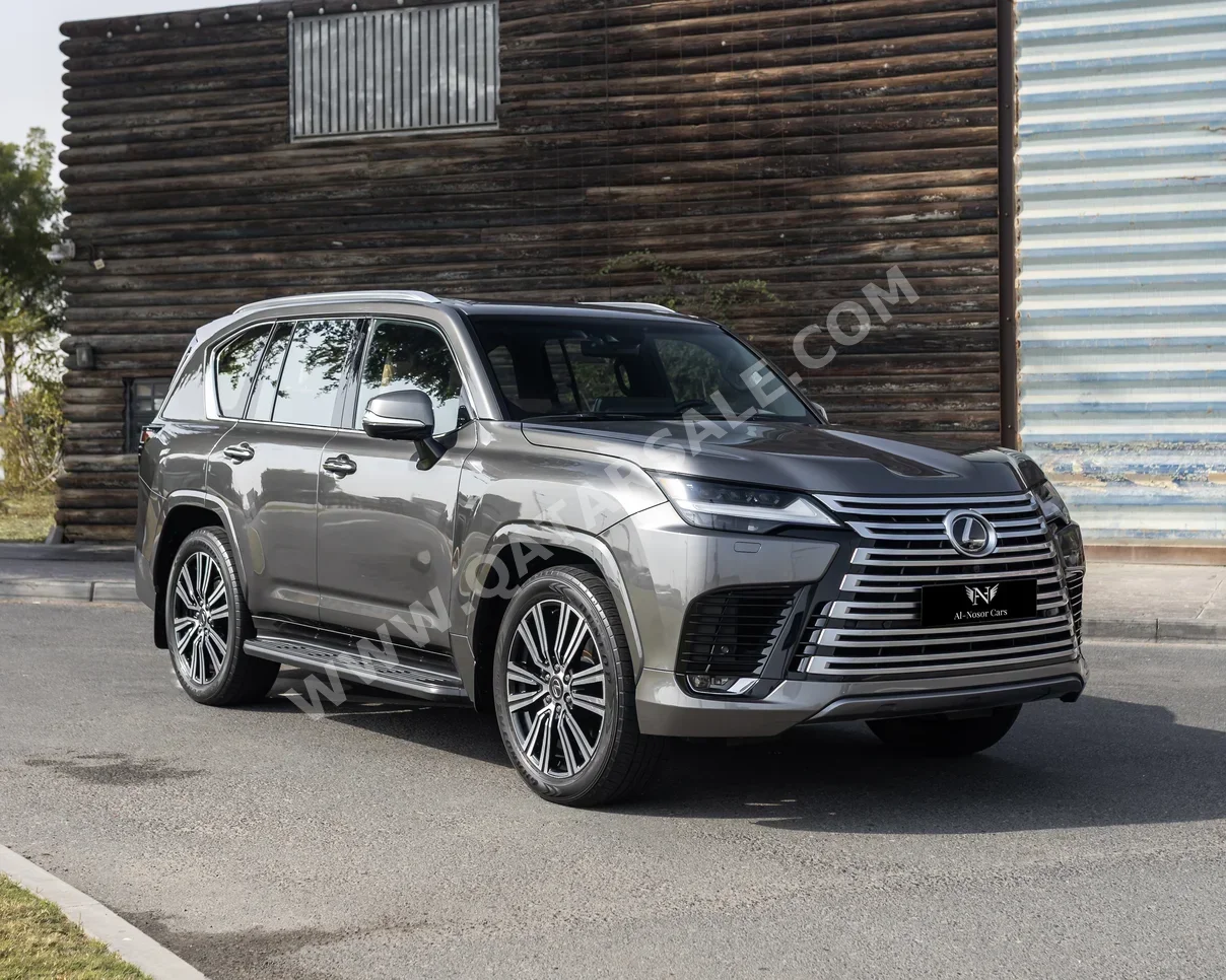 لكزس ال اكس 600 لكجري 2024 اوتوماتيك 88,000 كم 6 سلندر دفع رباعي اس يو في رمادي تحت الضمان