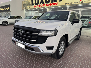 تويوتا  لاند كروزر  جي اكس  2022  اوتوماتيك  195,000 كم  6 سلندر  دفع رباعي  اس يو في  أبيض