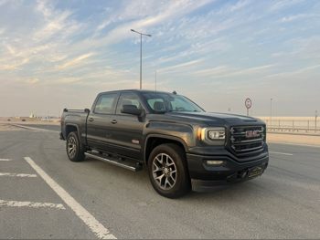 GMC  Sierra  1500  2017  Automatic  190,000 Km  8 Cylinder  Four Wheel Drive (4WD)  Pick Up  Petrol