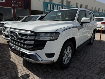 تويوتا  لاند كروزر  جي اكس ار  2022  اوتوماتيك  190,000 كم  6 سلندر  دفع رباعي  اس يو في  أبيض