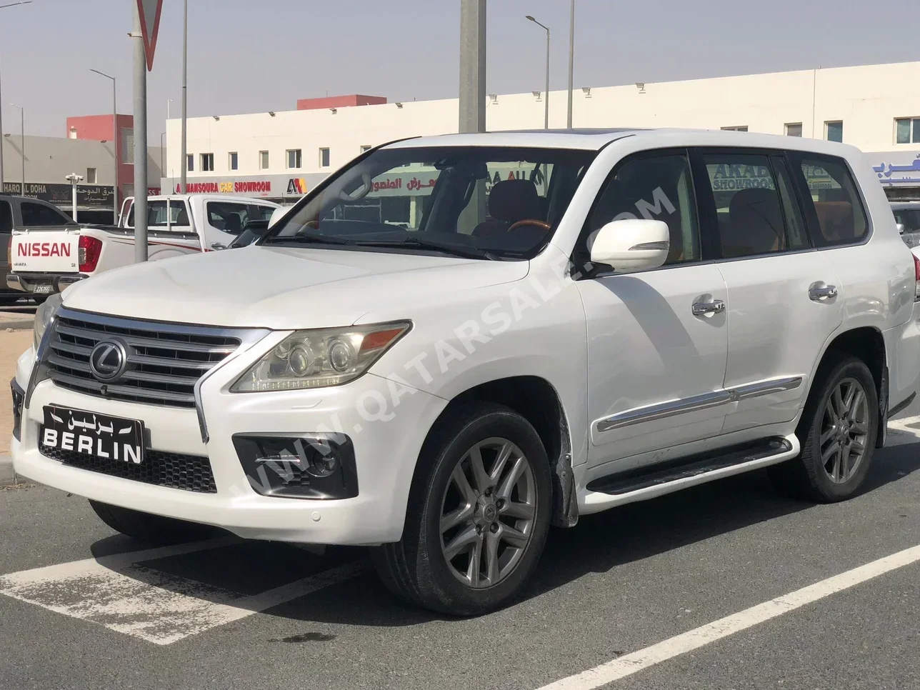 Lexus  LX  570 S  2013  Automatic  385,000 Km  8 Cylinder  Four Wheel Drive (4WD)  SUV  White