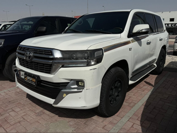 تويوتا  لاند كروزر  جي اكس ار  2009  اوتوماتيك  240,000 كم  8 سلندر  دفع رباعي  اس يو في  أبيض
