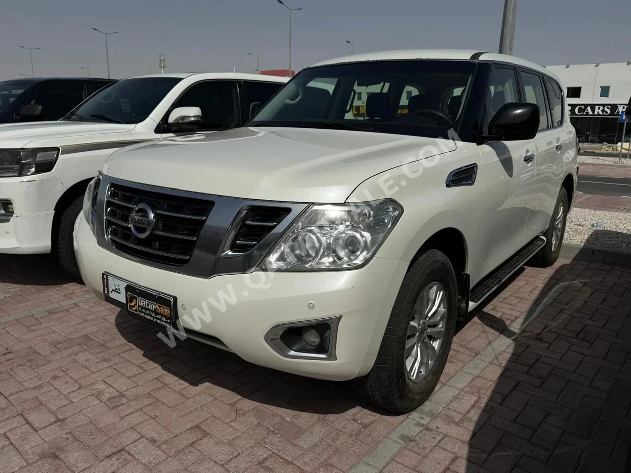 نيسان  باترول  أكس أي  2017  اوتوماتيك  280,000 كم  6 سلندر  دفع رباعي  اس يو في  أبيض