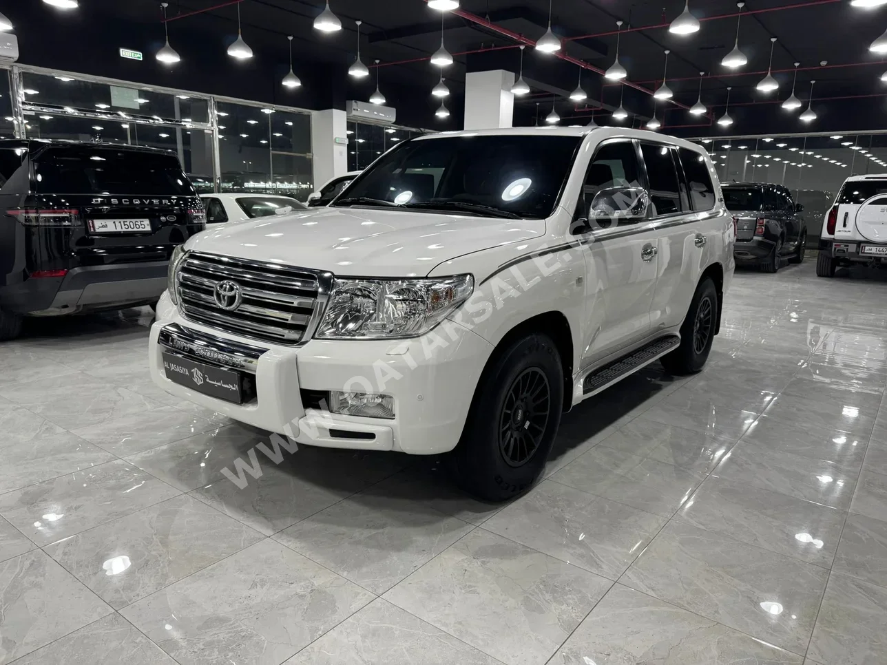 تويوتا  لاند كروزر  في اكس ار  2010  اوتوماتيك  432,000 كم  8 سلندر  دفع رباعي  اس يو في  أبيض