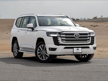 تويوتا لاند كروزر جي اكس ار 6 سلندر إس يو في 4 في 4 أبيض 2026
