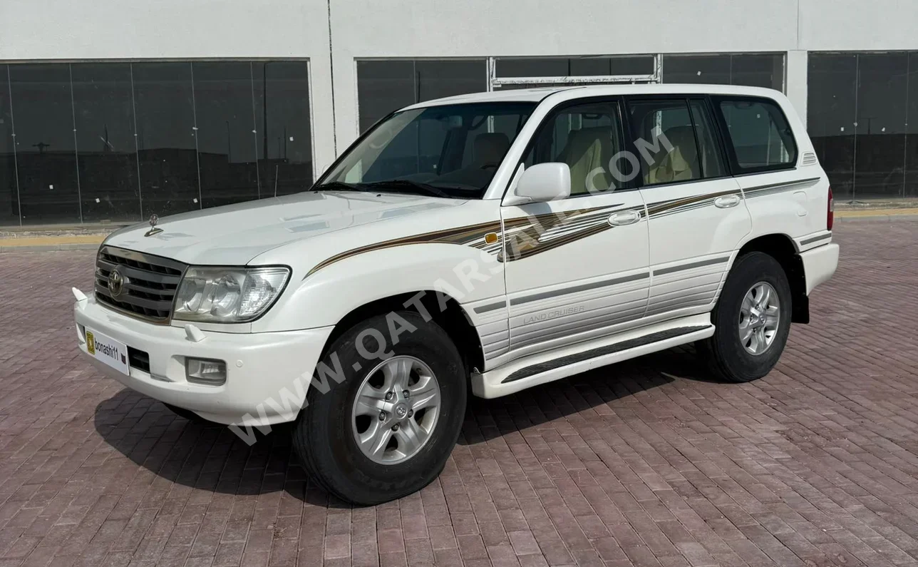 Toyota  Land Cruiser  VXR  2007  Automatic  568,000 Km  8 Cylinder  Four Wheel Drive (4WD)  SUV  White