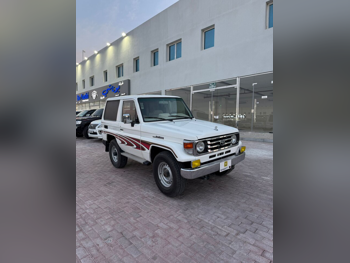 Toyota  Land Cruiser  Hard Top  1993  Manual  140,000 Km  6 Cylinder  Four Wheel Drive (4WD)  SUV  White