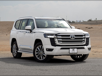 تويوتا لاند كروزر جي اكس ار 6 سلندر إس يو في 4 في 4 أبيض 2026