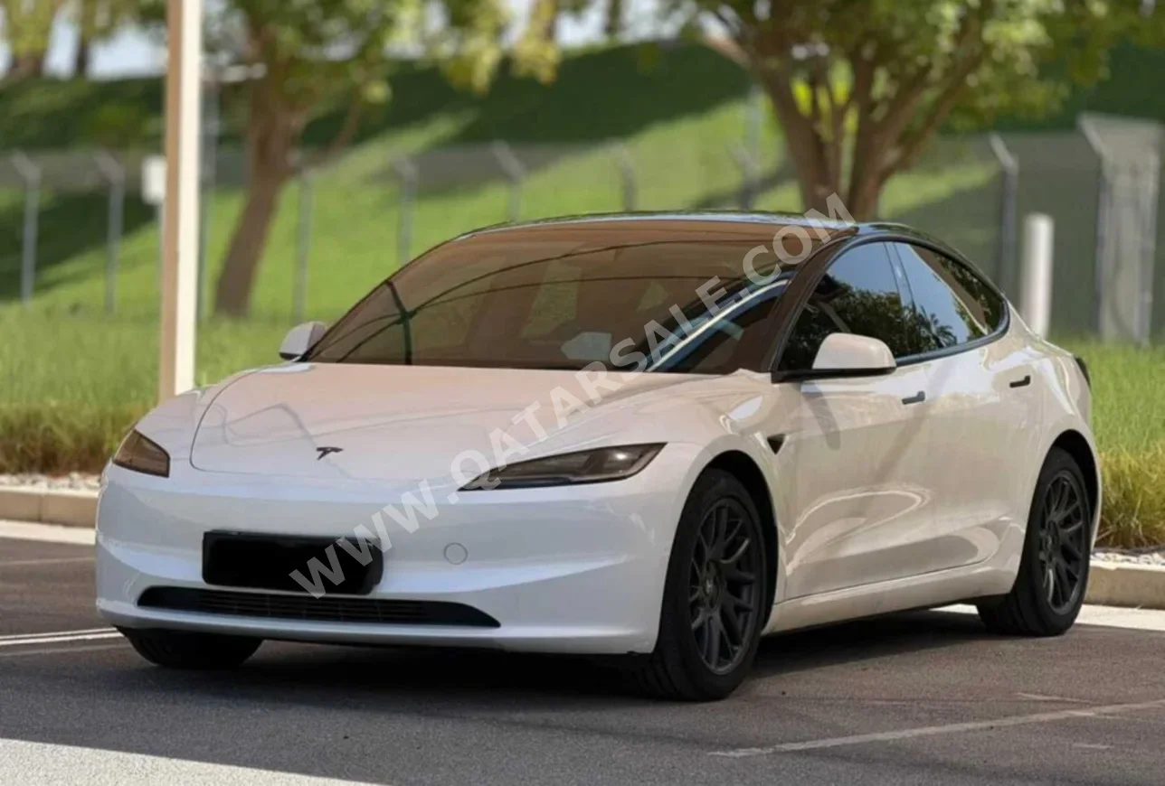 تسلا  مودل 3  لونج راينج  2025  اوتوماتيك  24,500 كم  0 سلندر  دفع كلي مستمر  سيدان  أبيض  تحت الضمان