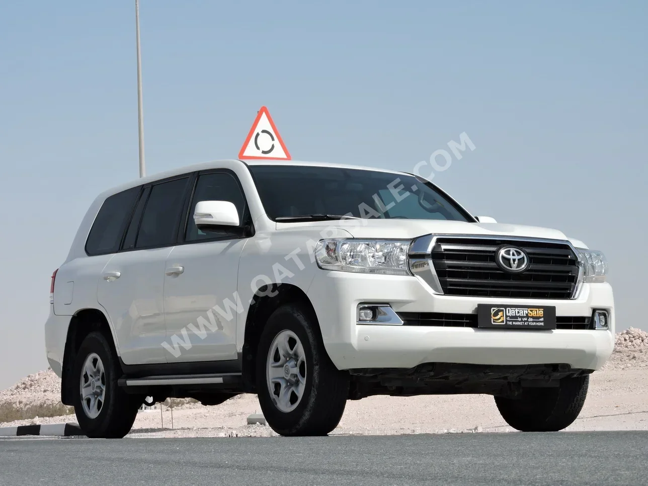 تويوتا  لاند كروزر  جي اكس  2021  اوتوماتيك  107,000 كم  6 سلندر  دفع رباعي  اس يو في  أبيض لؤلؤي