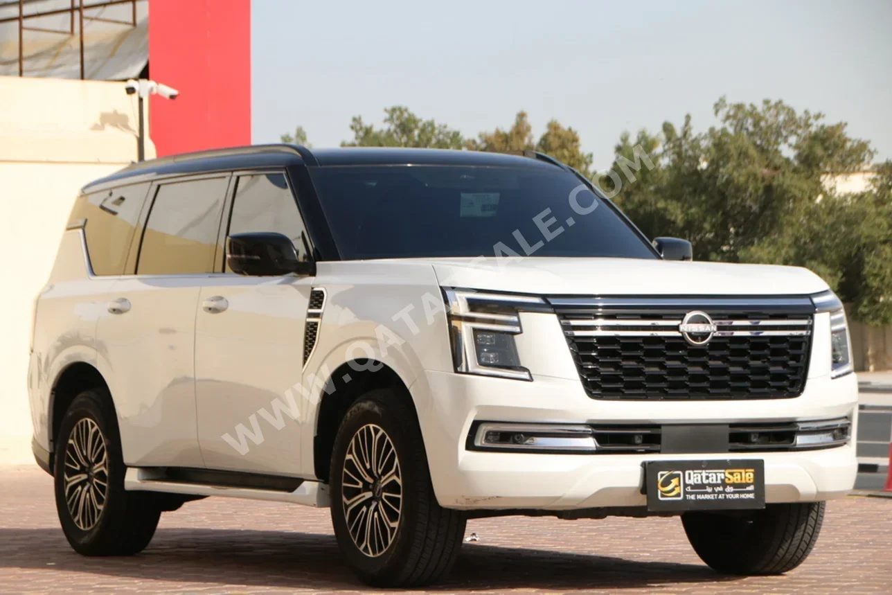 نيسان باترول بلاتنيوم 2025 اوتوماتيك 25,000 كم 6 سلندر دفع رباعي اس يو في أبيض تحت الضمان