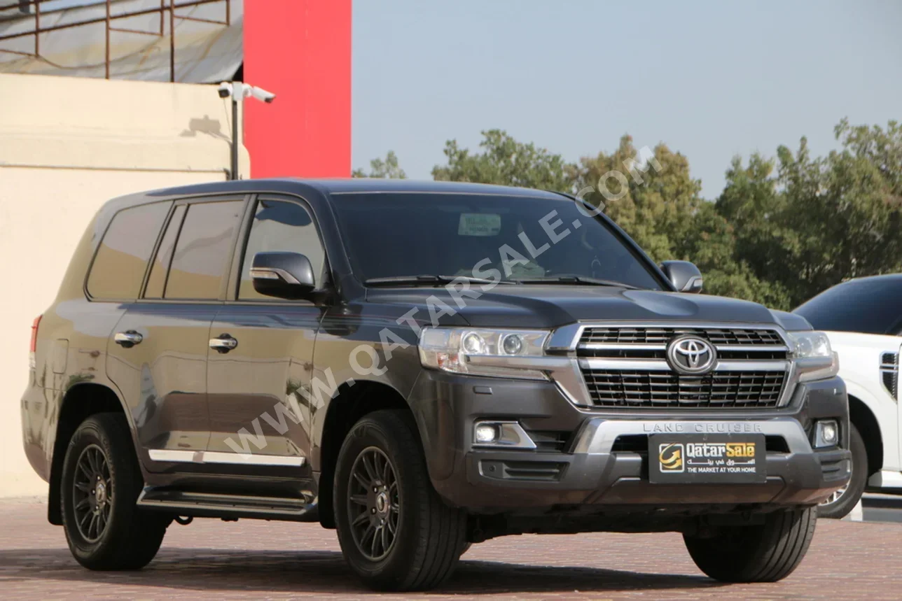تويوتا لاند كروزر جي اكس ار 2021 اوتوماتيك 147,000 كم 8 سلندر دفع رباعي اس يو في رمادي