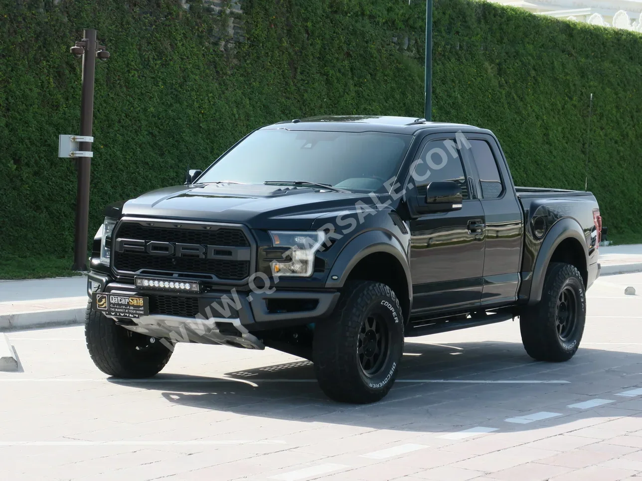 Ford Raptor 2017 Automatic 82,000 Km 6 Cylinder Four Wheel Drive (4WD) Pick Up Black