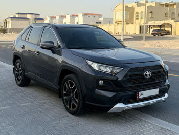تويوتا  راف 4  2020  اوتوماتيك  114,000 كم  4 سلندر  دفع رباعي  اس يو في  رمادي