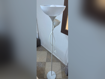 الإضاءة - مصابيح الطاولة والأرضية - أبيض