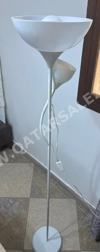 الإضاءة - مصابيح الطاولة والأرضية - أبيض