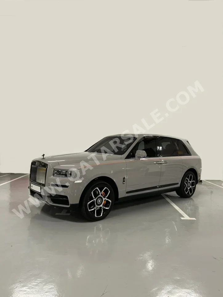رولز - رويس  كولينان  بلاك بادج  2022  اوتوماتيك  16,000 كم  12 سلندر  دفع رباعي  اس يو في  رمادي ناردو  تحت الضمان