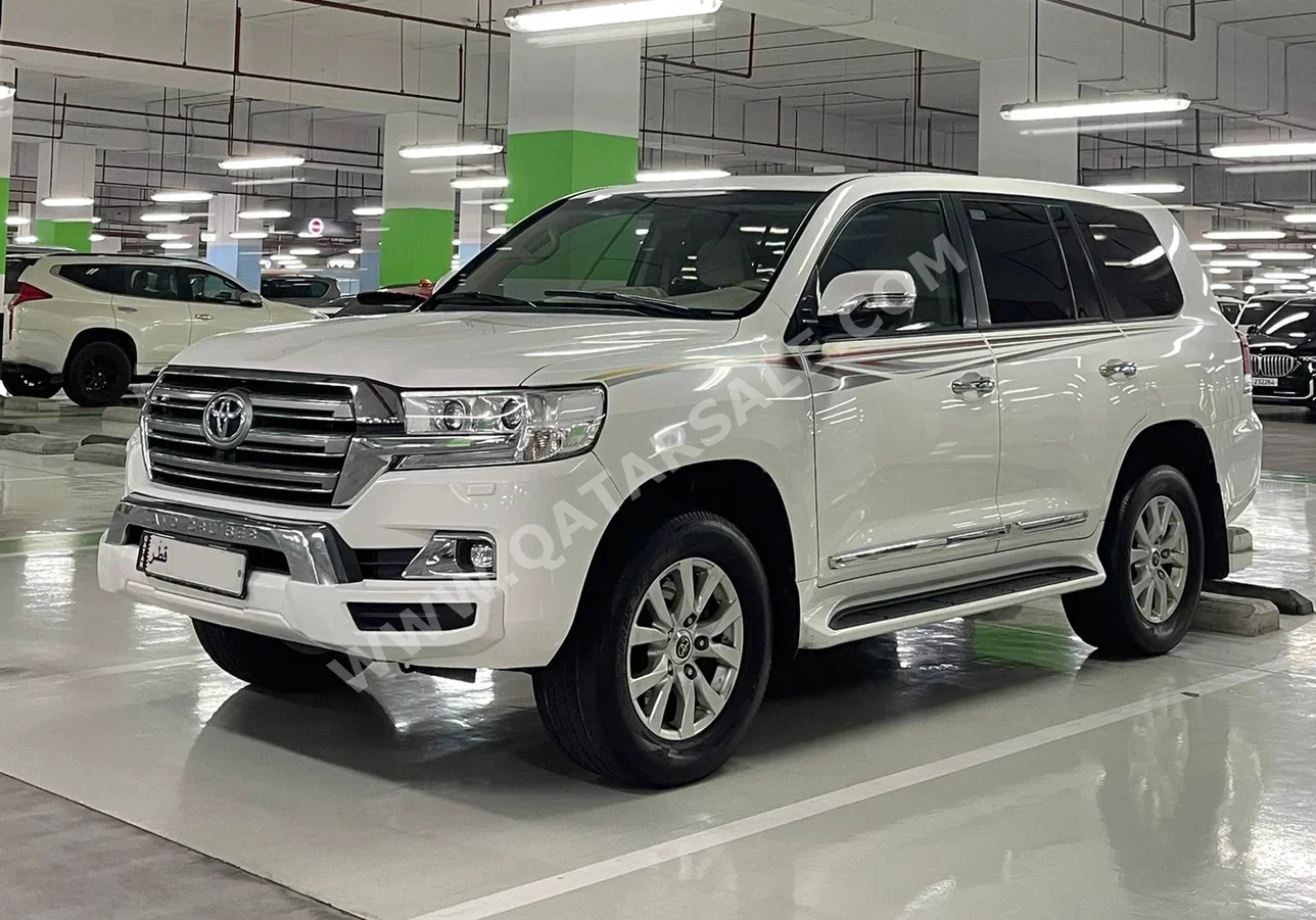تويوتا لاند كروزر جي اكس ار 2018 اوتوماتيك 219,000 كم 6 سلندر دفع رباعي اس يو في أبيض